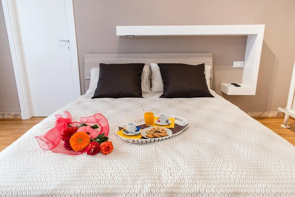 Mirabilia Urbis Roma Bed & Breakfast  Rome